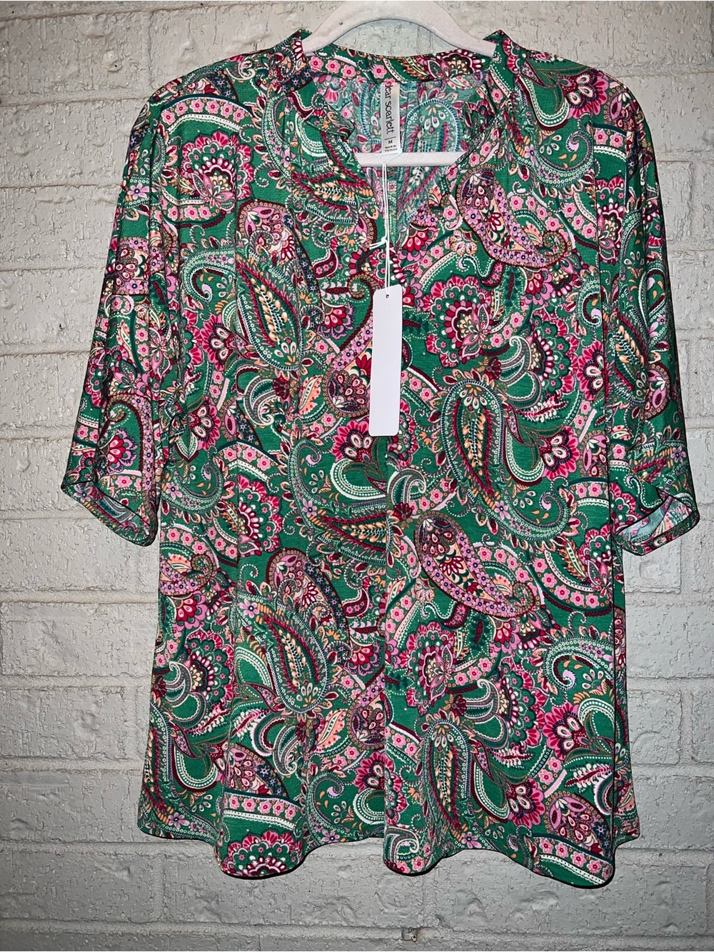 Dear Scarlett wrinkle free paisley print size medium